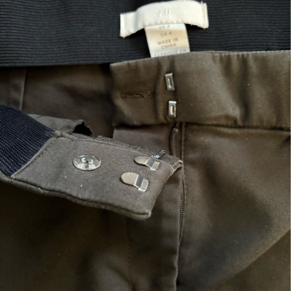 H&M cropped pants, size 6. - Picture 3 of 9